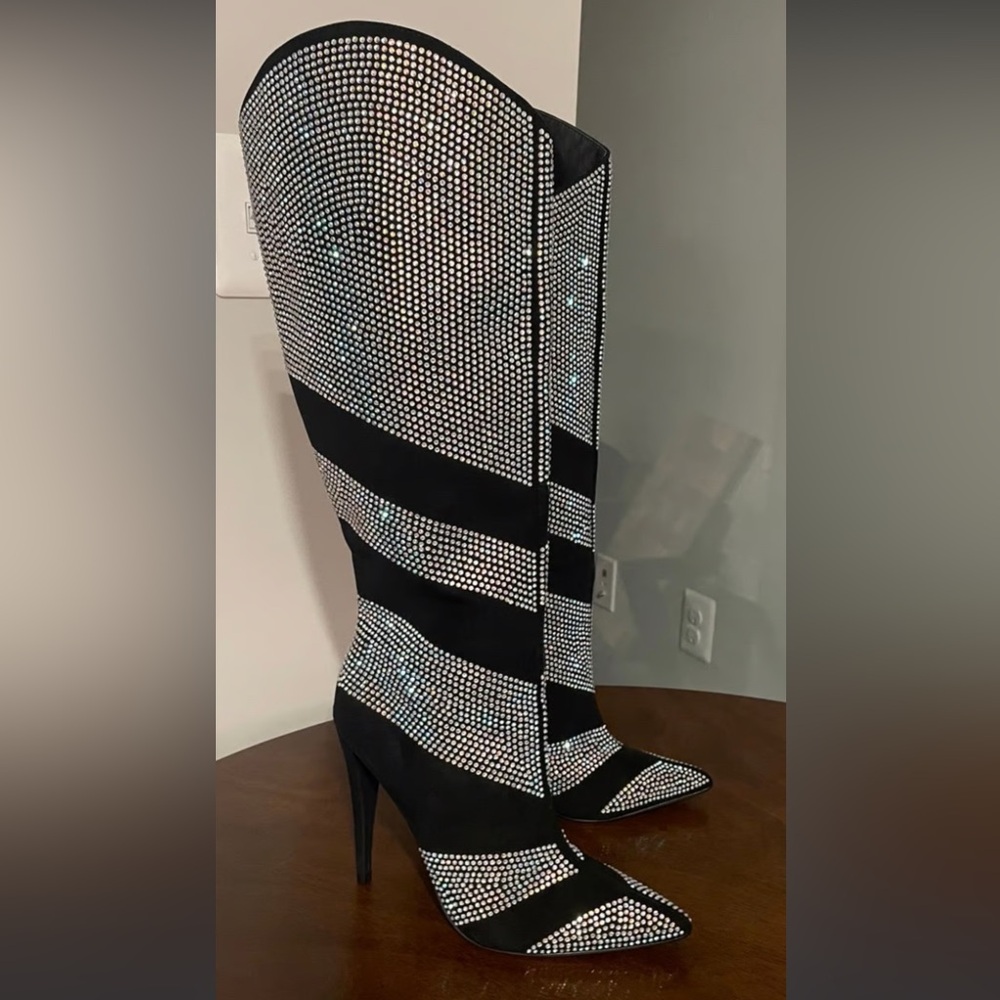 ‼️SOLD‼️Shoe Dazzle. Rhinestone knee hight boot size 9